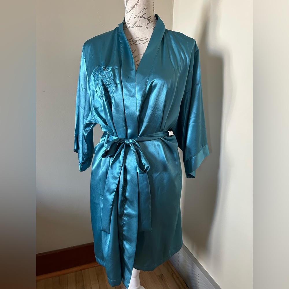 Jessica Brand Blue Robe - Picture 2 of 15